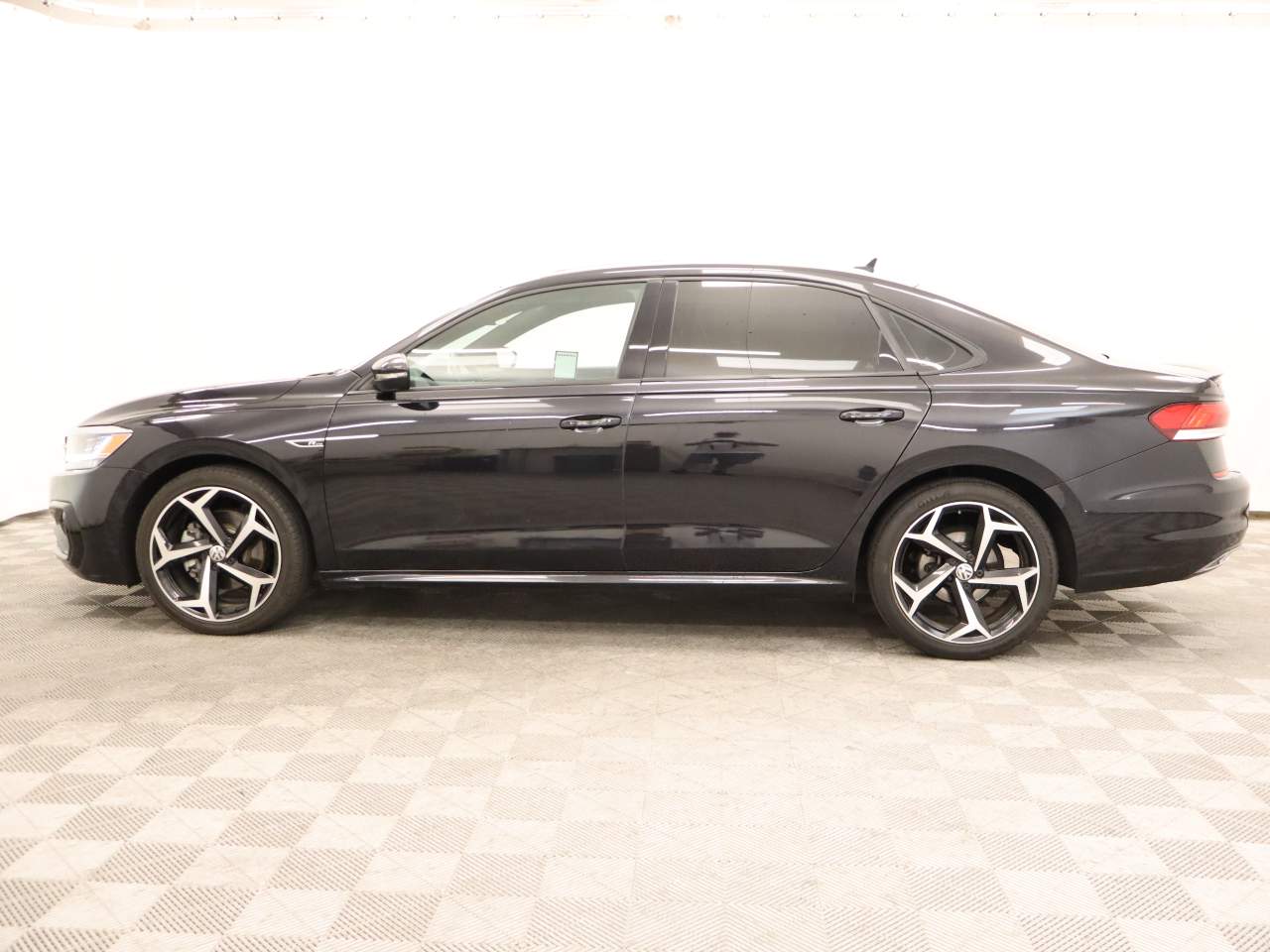 2021 Volkswagen Passat R-Line