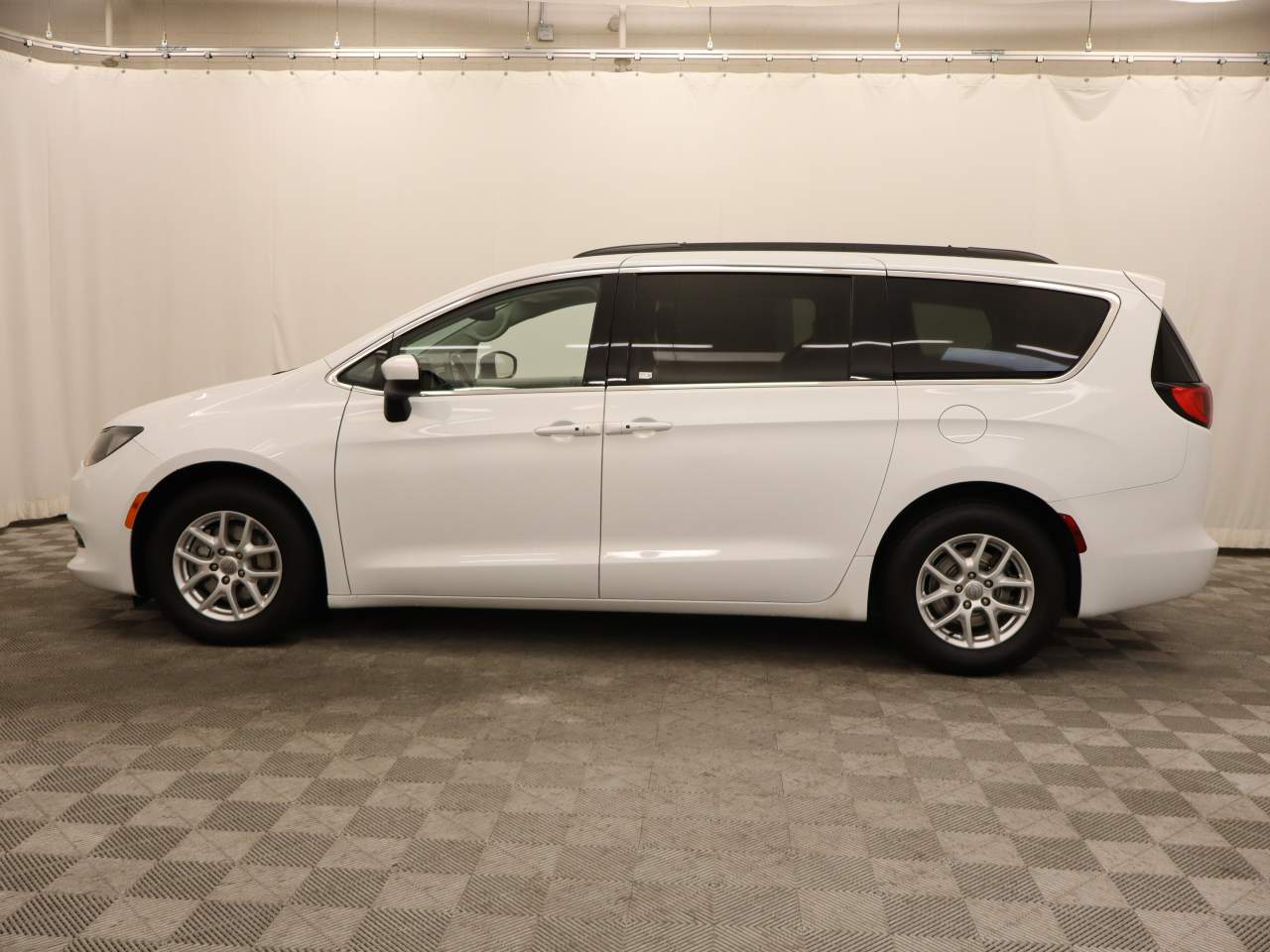 2020 Chrysler Voyager LXi