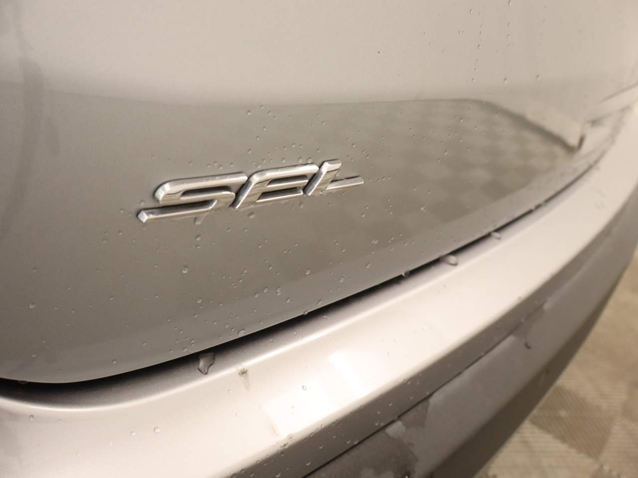 2024 Ford Edge SEL photo 2
