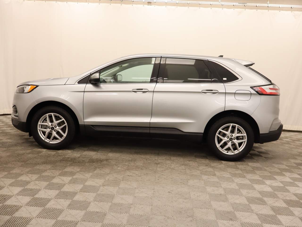 2024 Ford Edge SEL photo 3