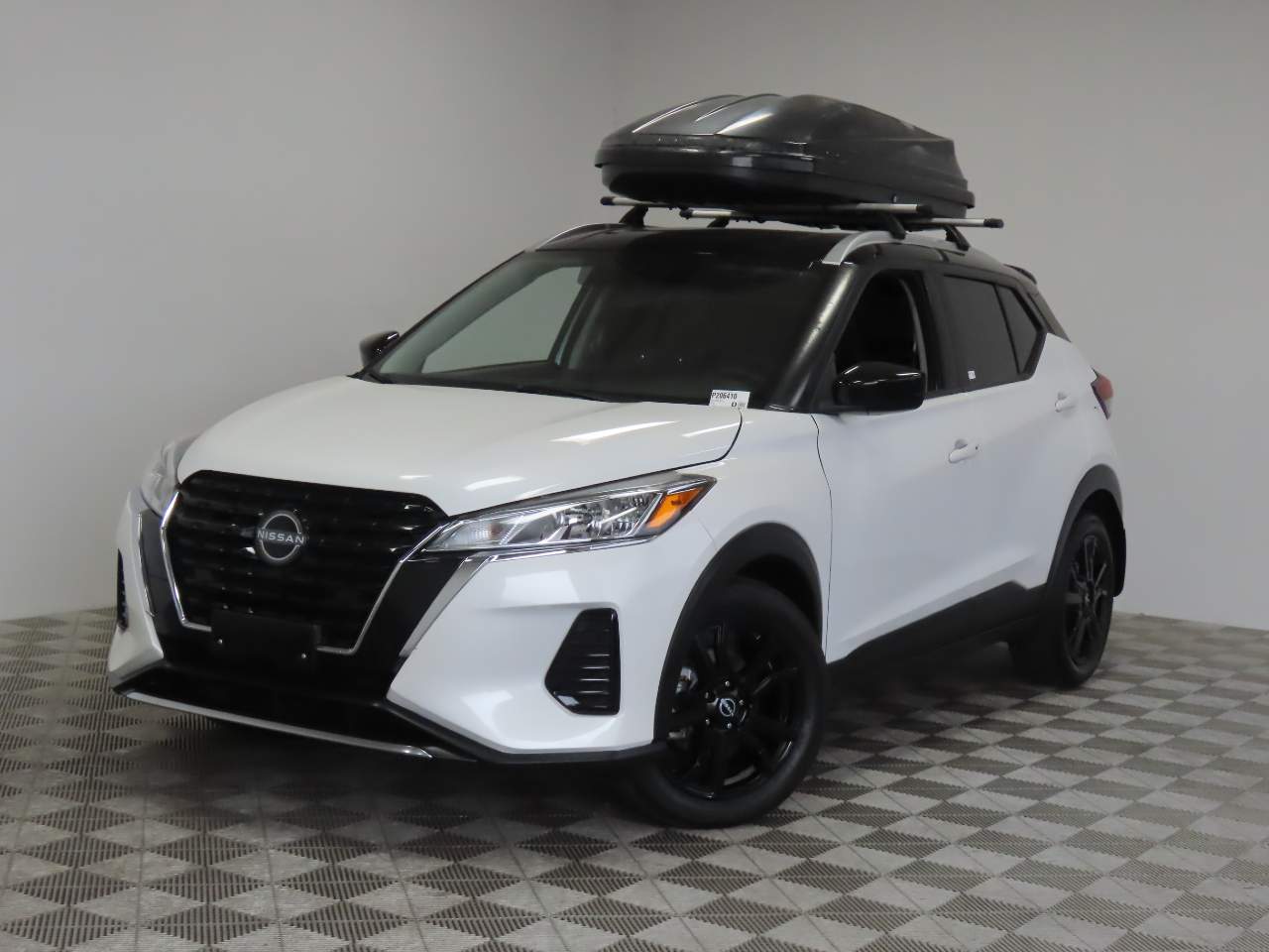 Aspen White TriCoat 2024 Nissan Kicks SV FWD SUV / Crossover Front-Wheel Drive Continuously Variable Transmission