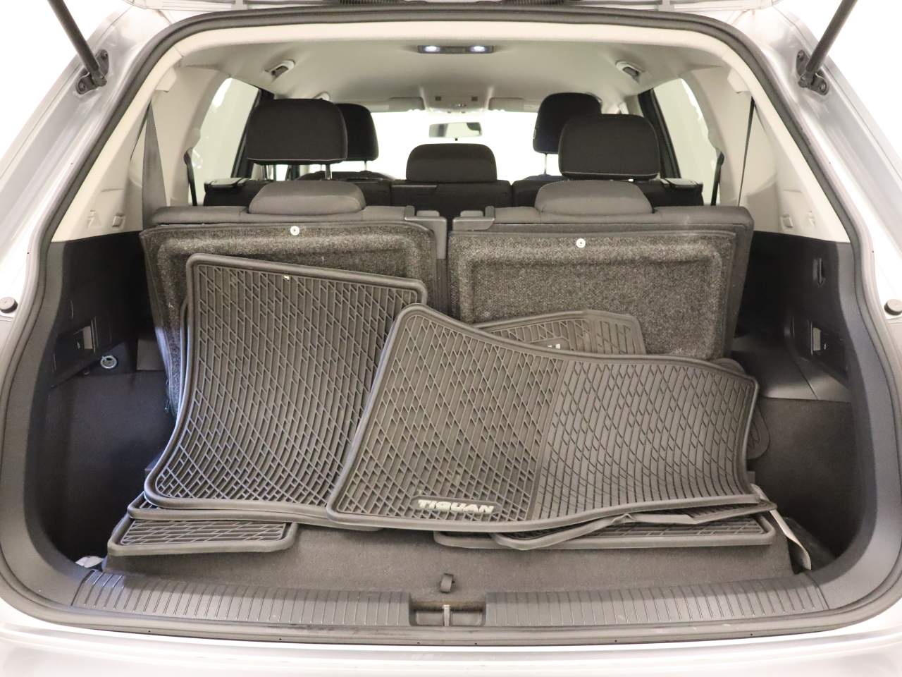 2022 Volkswagen Tiguan S photo 2