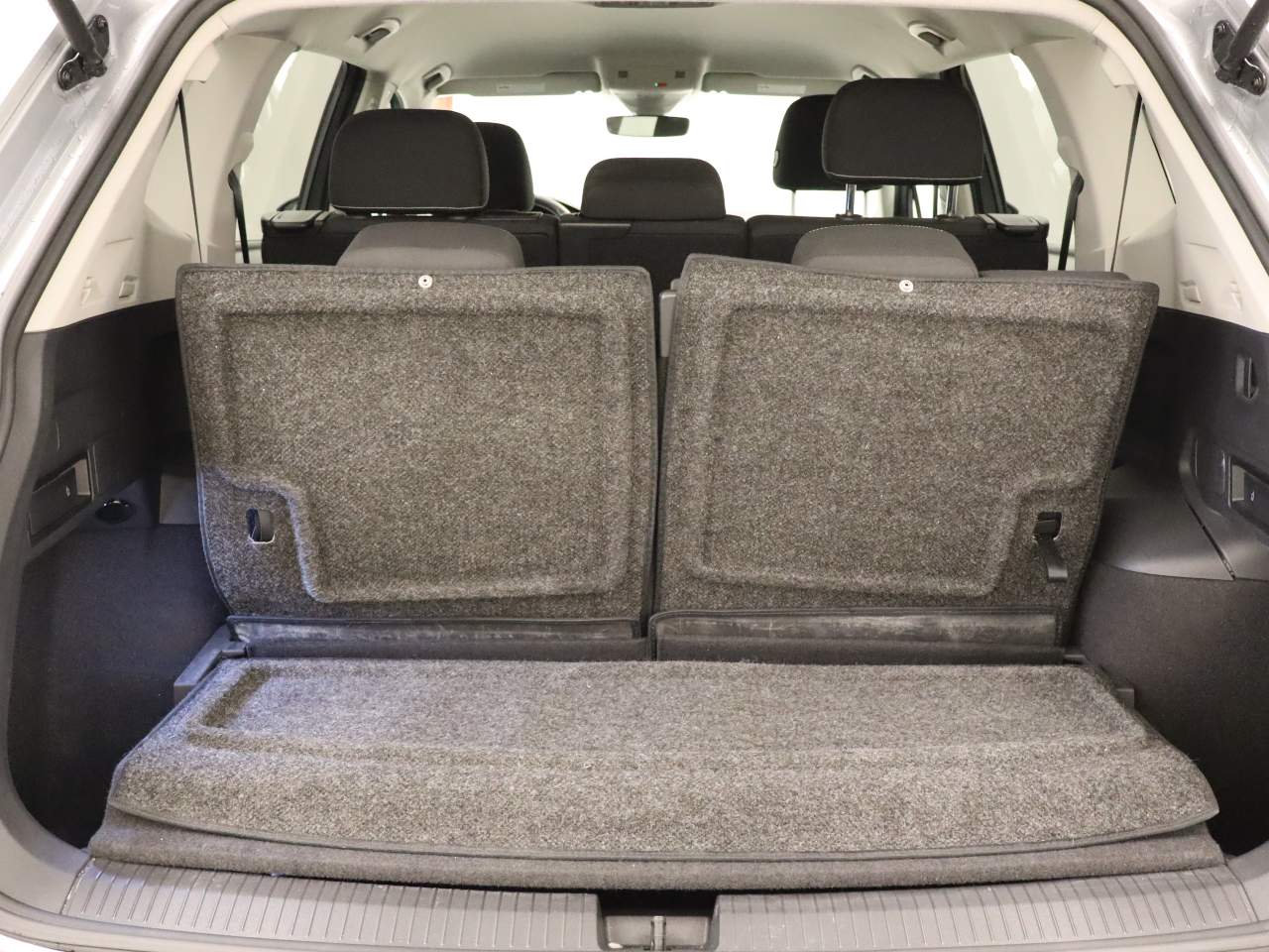 2022 Volkswagen Tiguan S photo 2