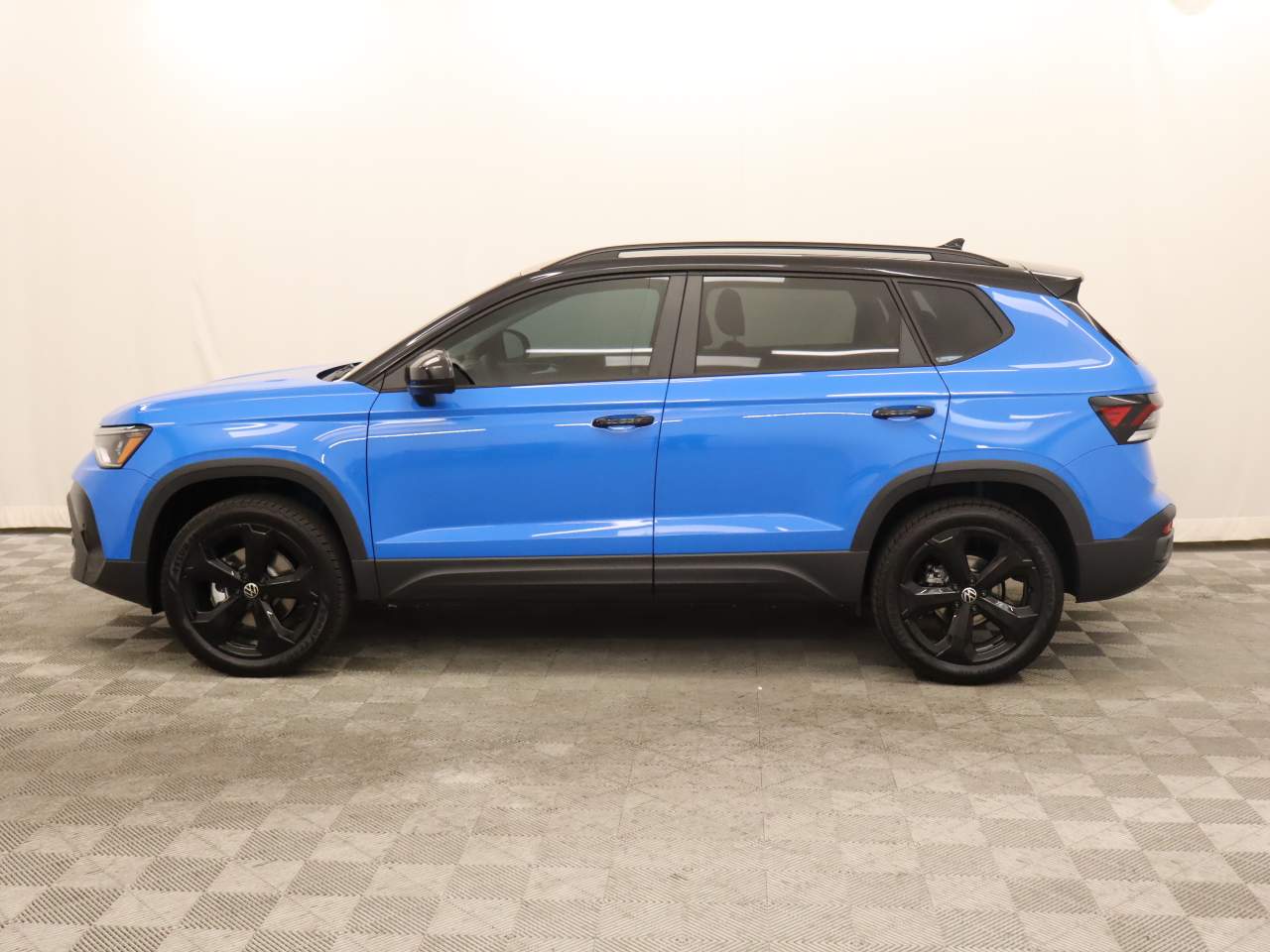 2026 Volkswagen Taos SE Black 4Motion