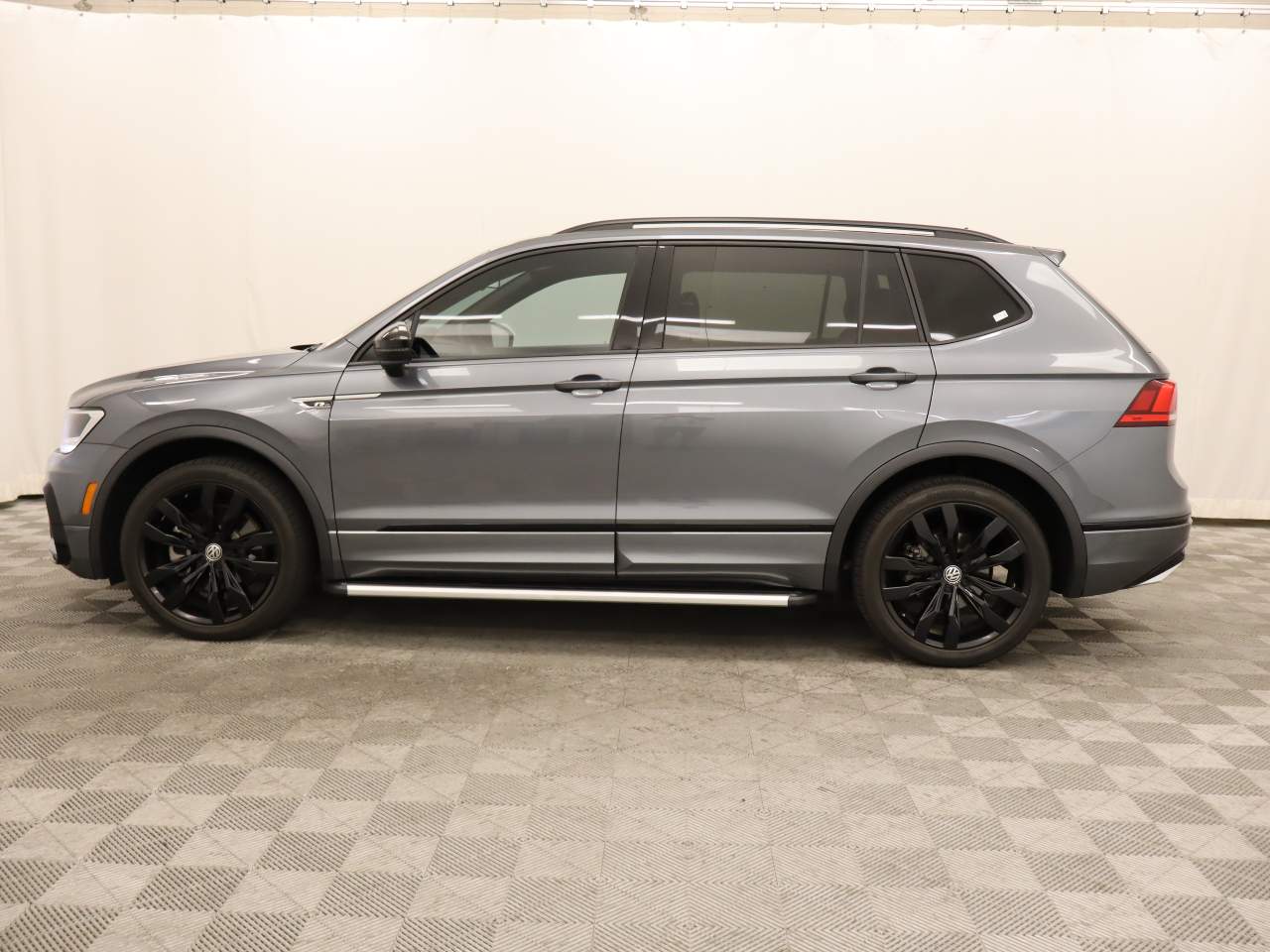 2021 Volkswagen Tiguan SE R-Line Black