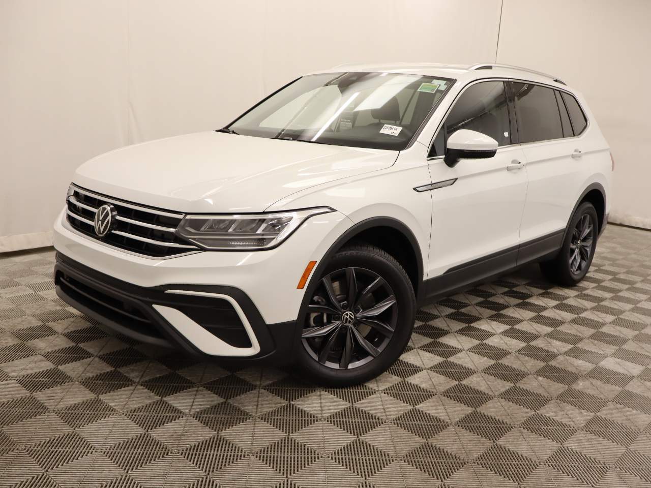 Opal White Pearl 2023 Volkswagen Tiguan SE FWD SUV / Crossover Front-Wheel Drive 8-Speed Automatic