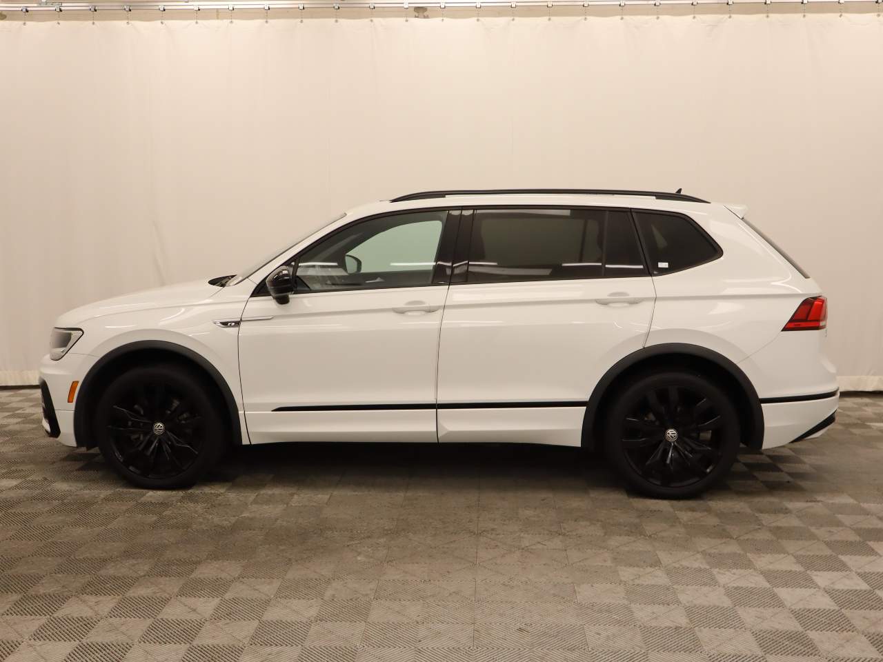 2020 Volkswagen Tiguan SE R-Line Black