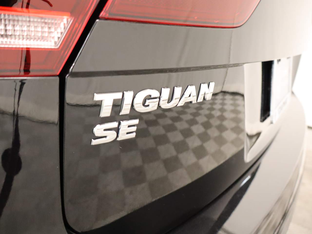 2021 Volkswagen Tiguan SE R-Line Black