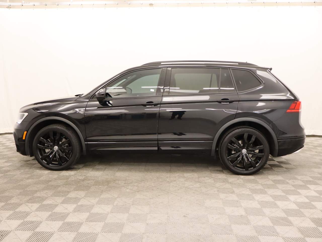 2021 Volkswagen Tiguan SE R-Line Black