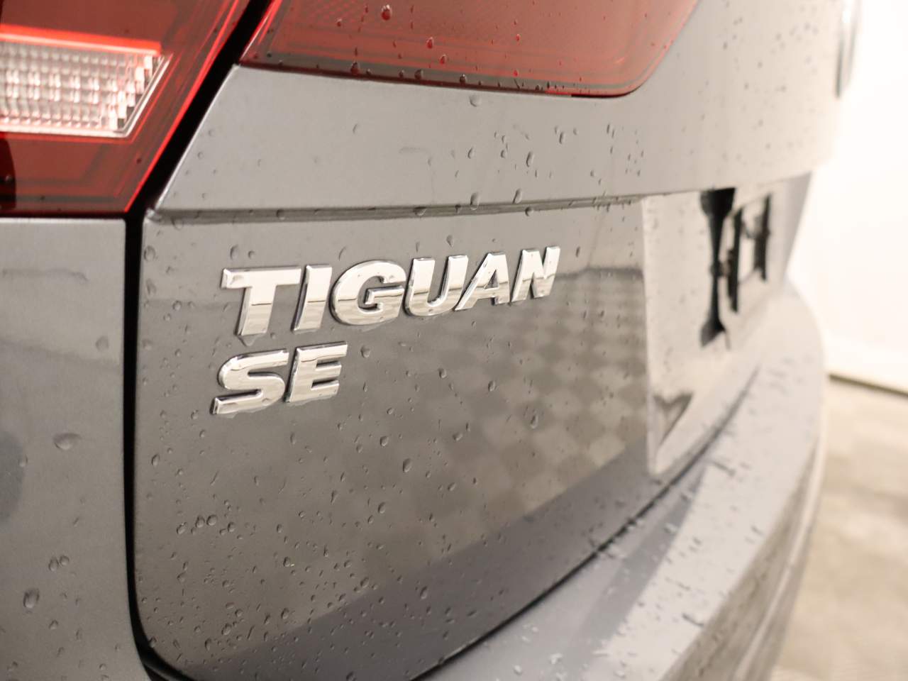 2021 Volkswagen Tiguan SE R-Line Black