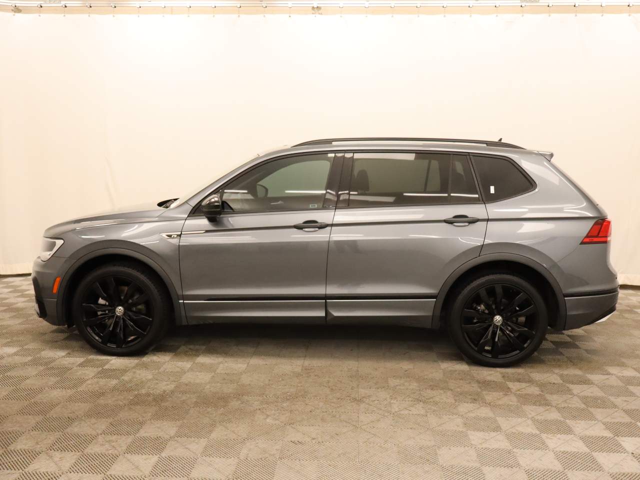 2021 Volkswagen Tiguan SE R-Line Black