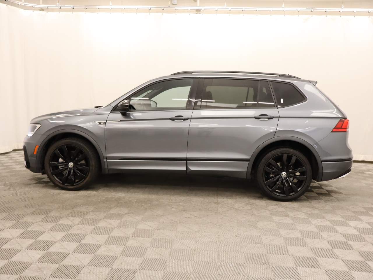 2021 Volkswagen Tiguan SE R-Line Black