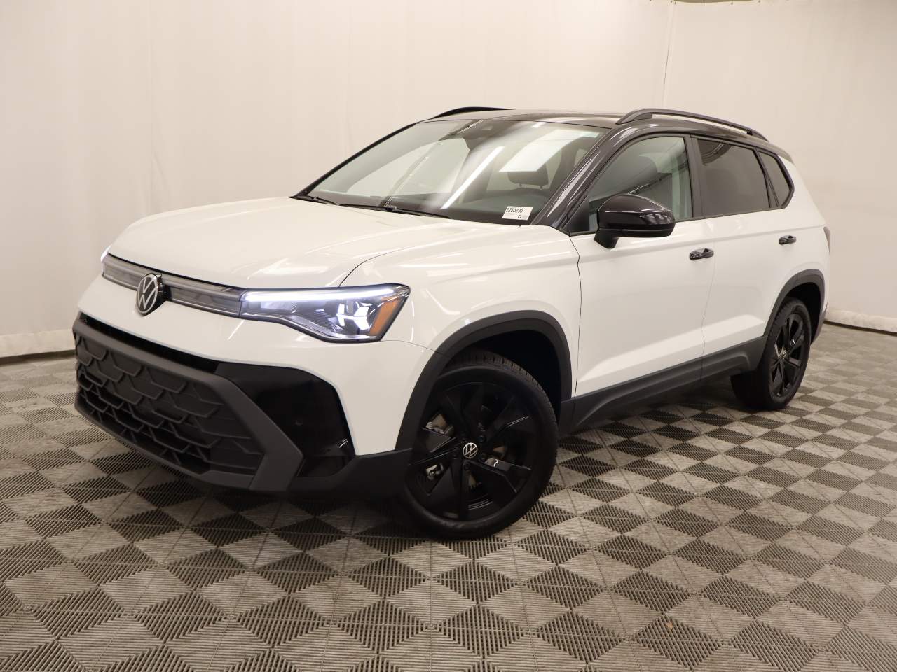 2025 Volkswagen Taos SE Black