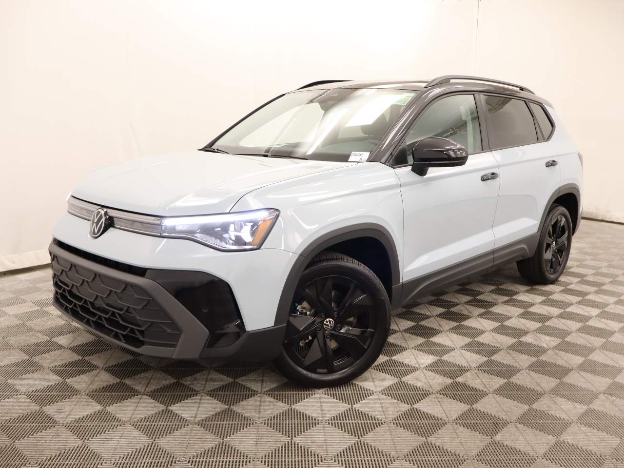 2025 Volkswagen Taos SE Black