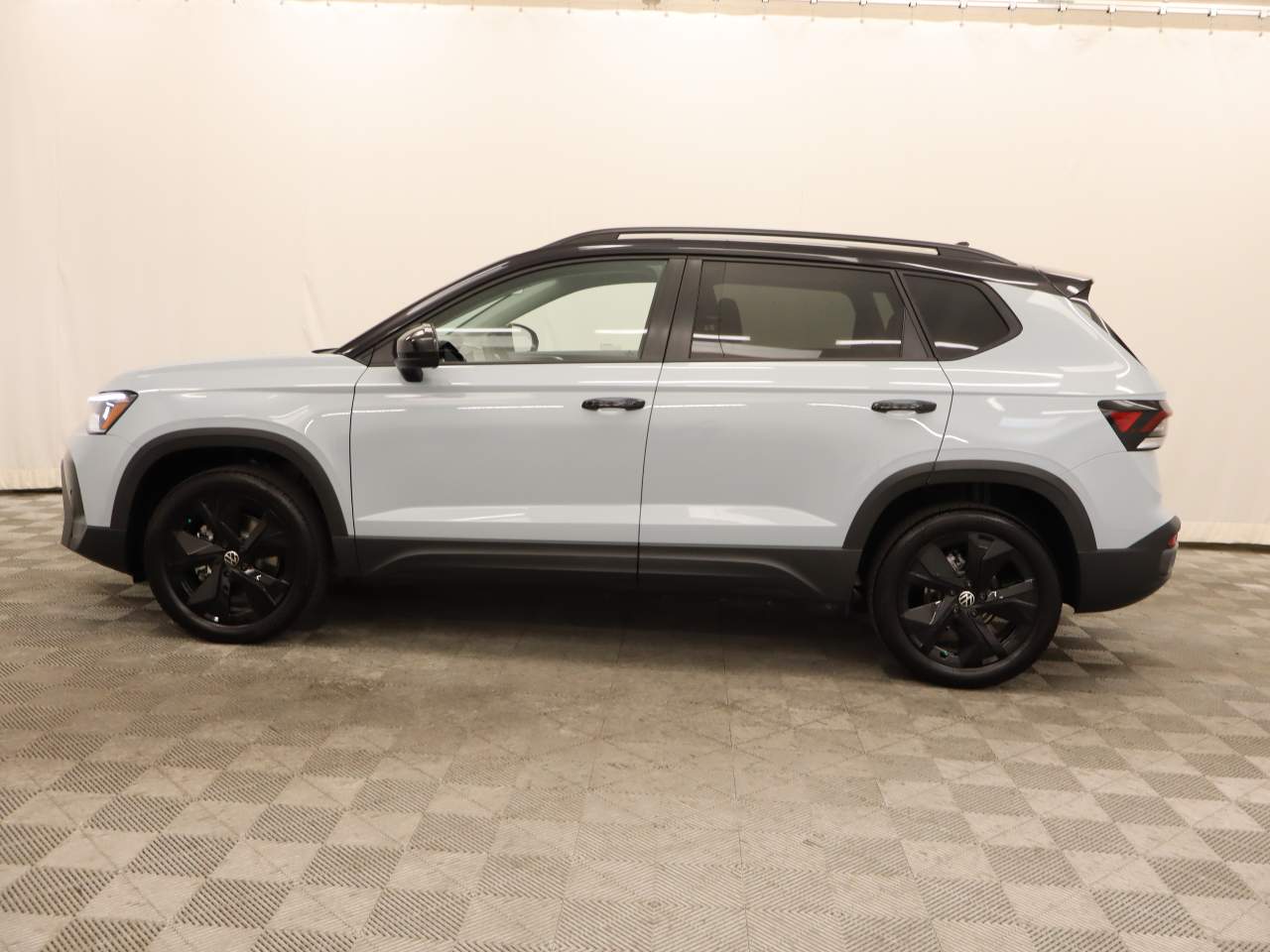 2025 Volkswagen Taos SE Black