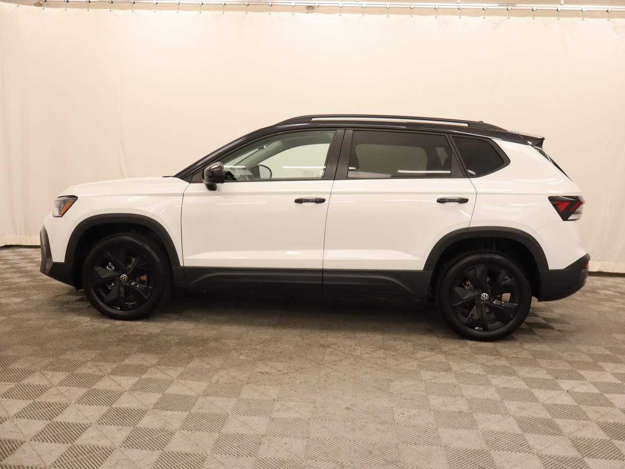 2025 Volkswagen Taos SE Black