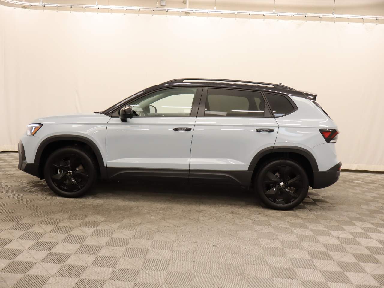 2025 Volkswagen Taos SE Black