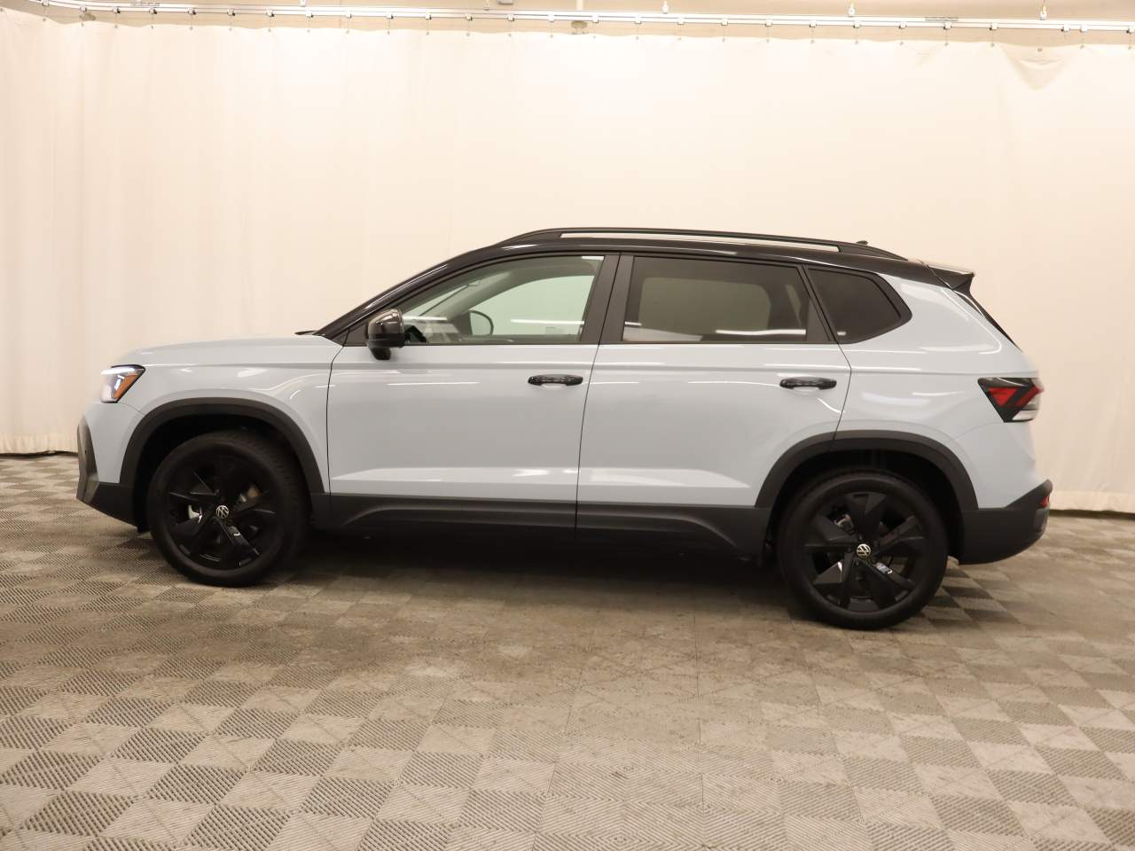 2026 Volkswagen Taos SE Black