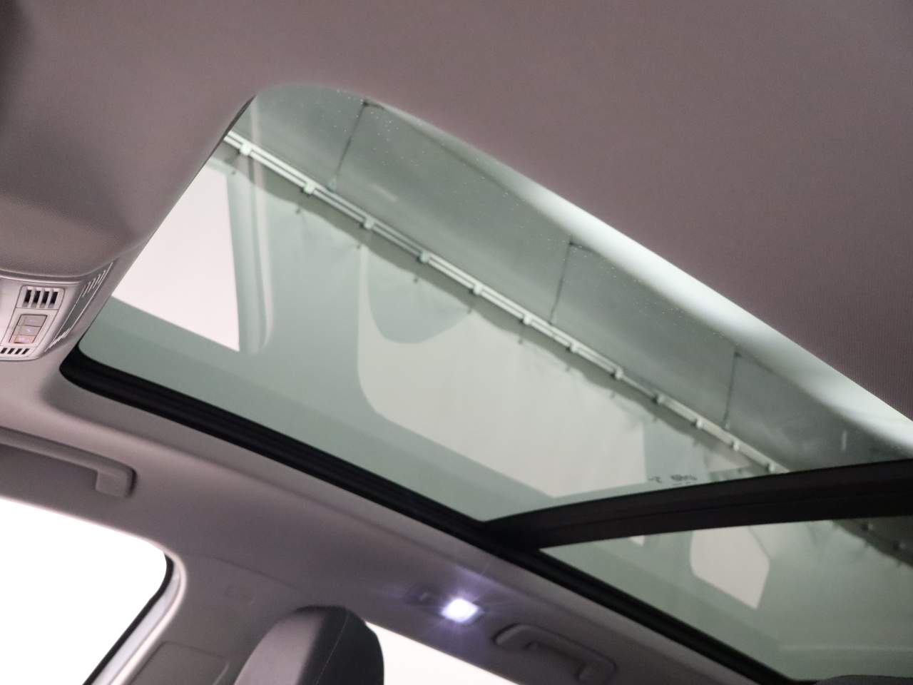 2025 Volkswagen Taos SE Black