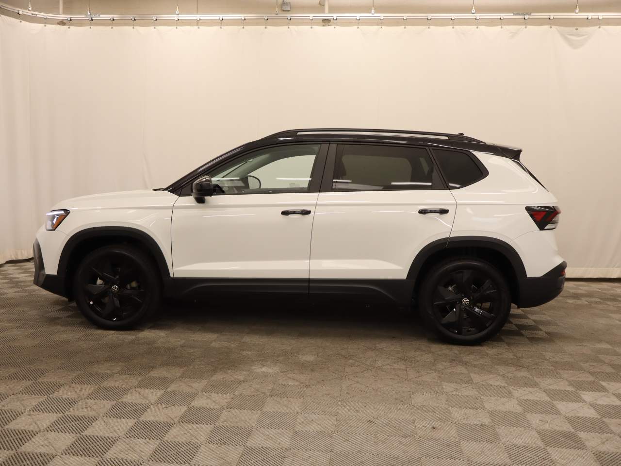 2026 Volkswagen Taos SE Black