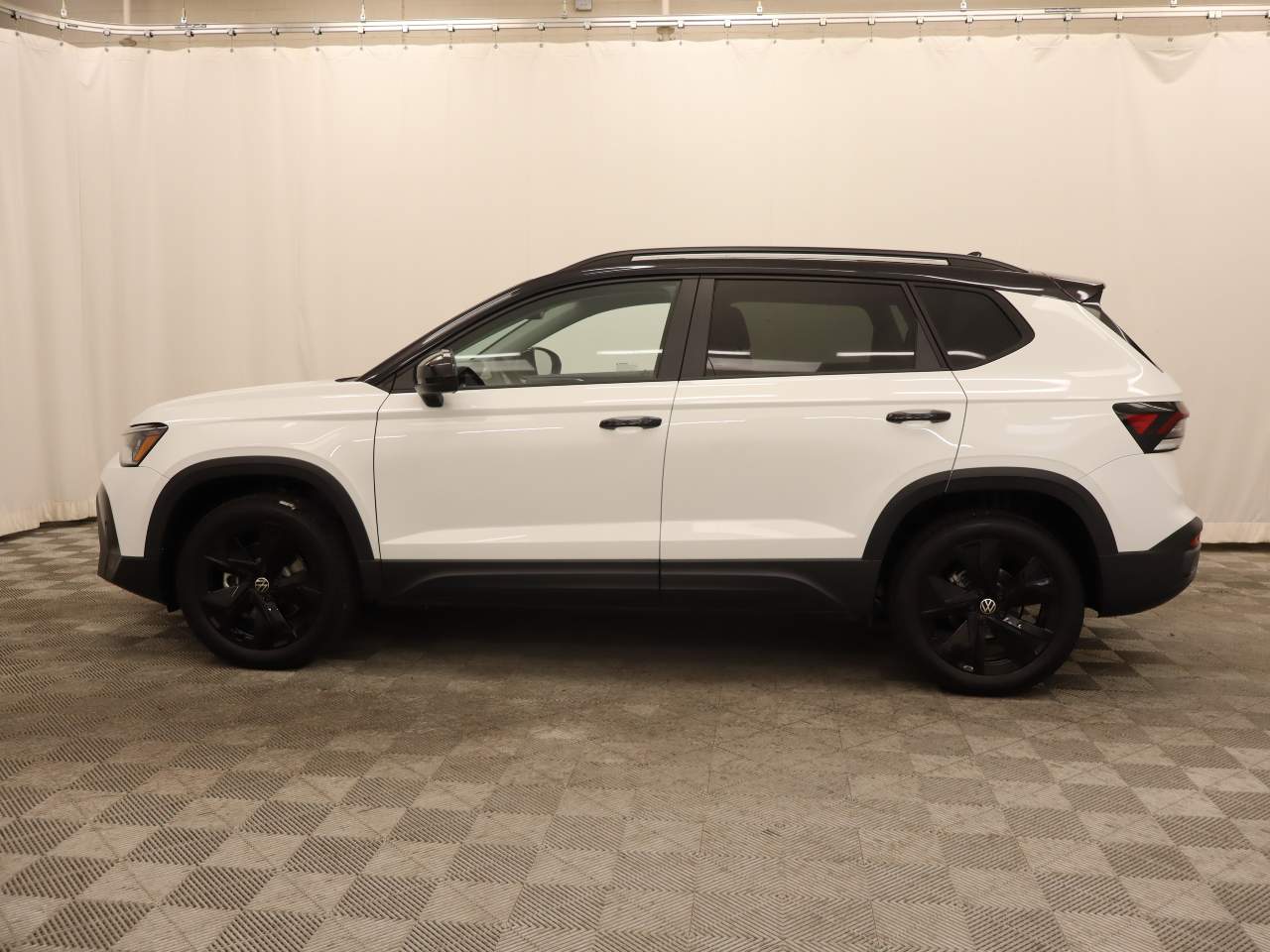 2026 Volkswagen Taos SE Black