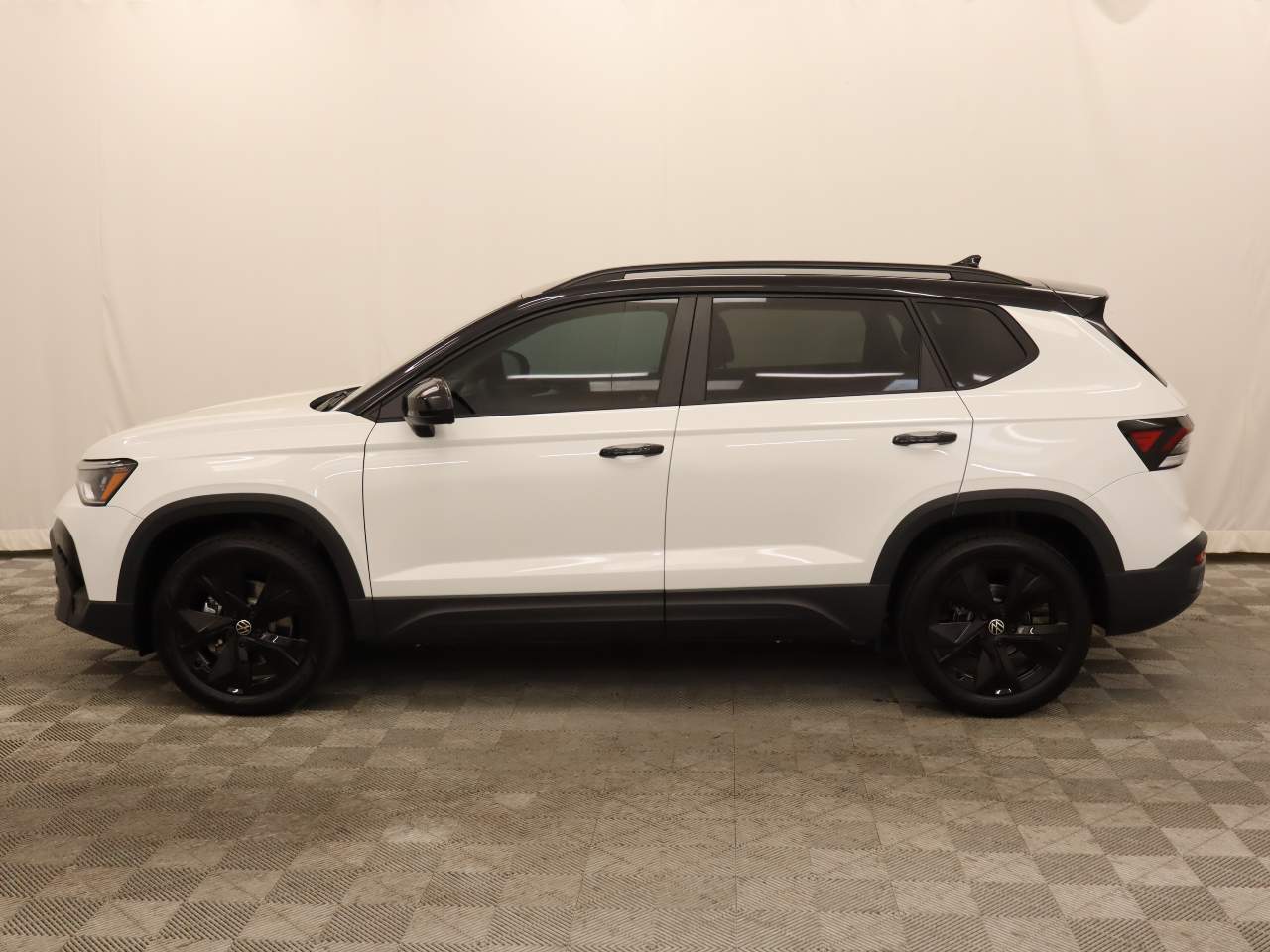 2026 Volkswagen Taos SE Black