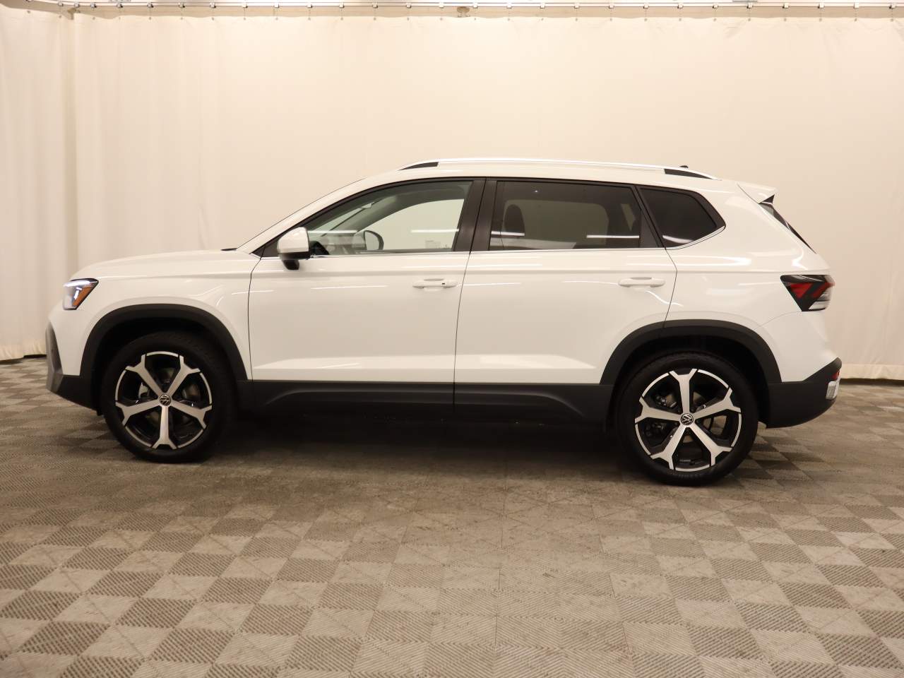 2025 Volkswagen Taos SEL 4Motion