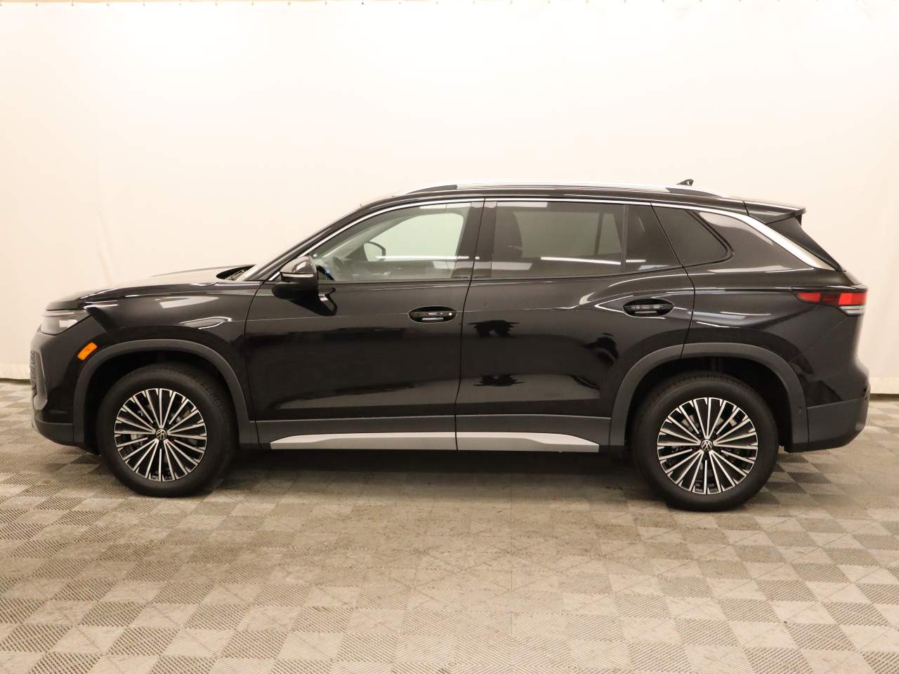 2025 Volkswagen Tiguan S 4Motion