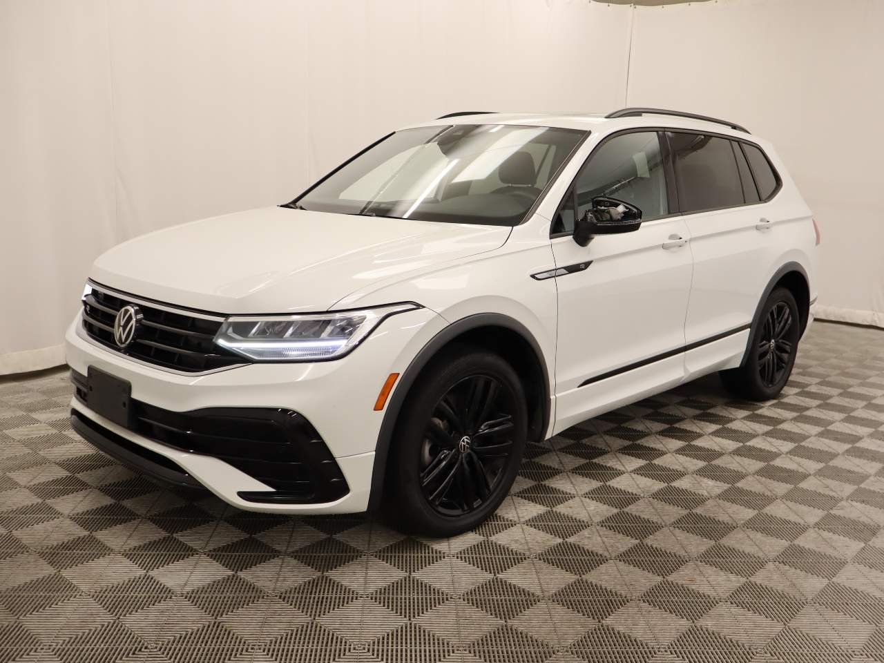 2022 Volkswagen Tiguan SE R-Line Black