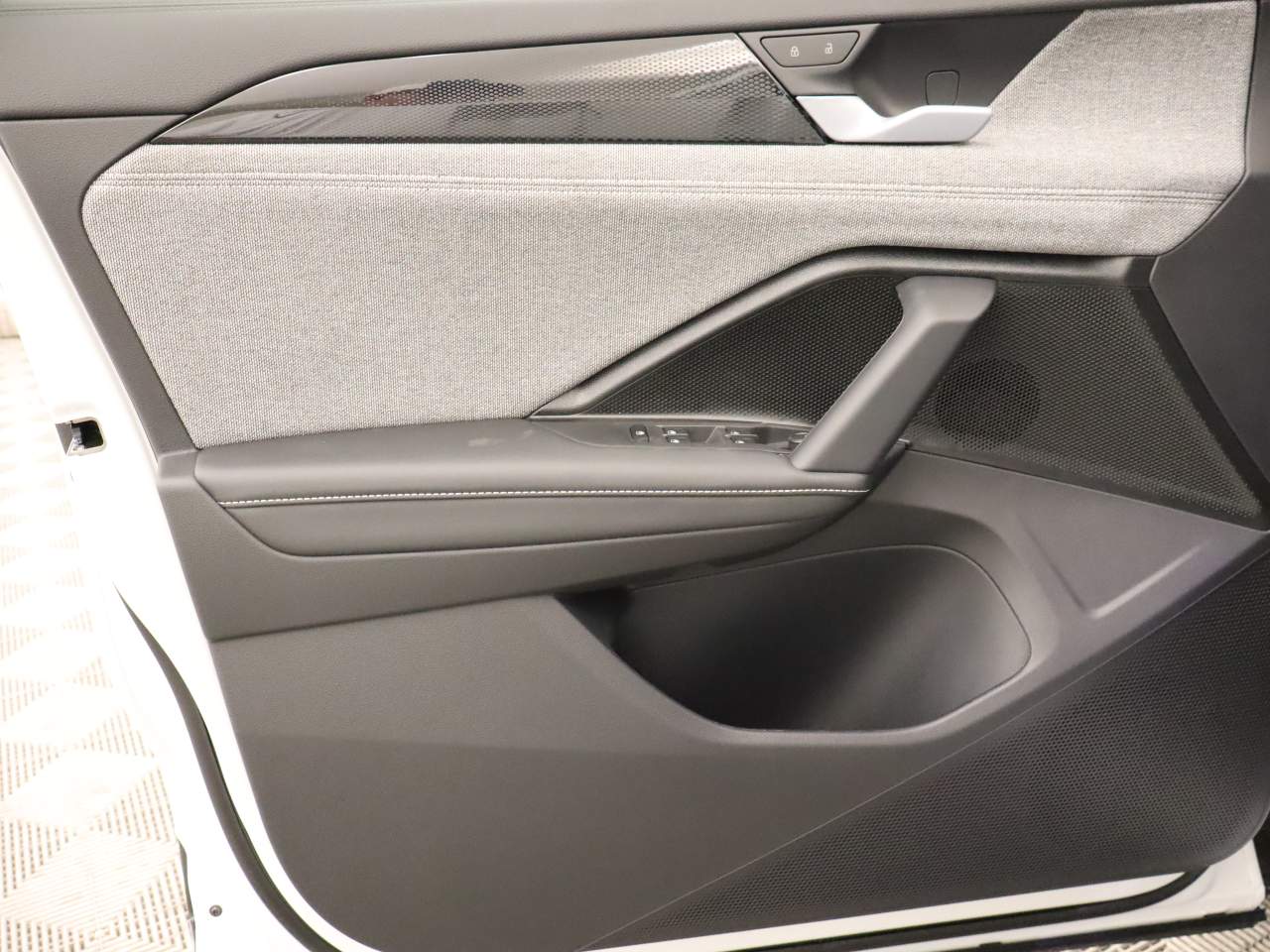 2026 Volkswagen Tiguan S photo 2