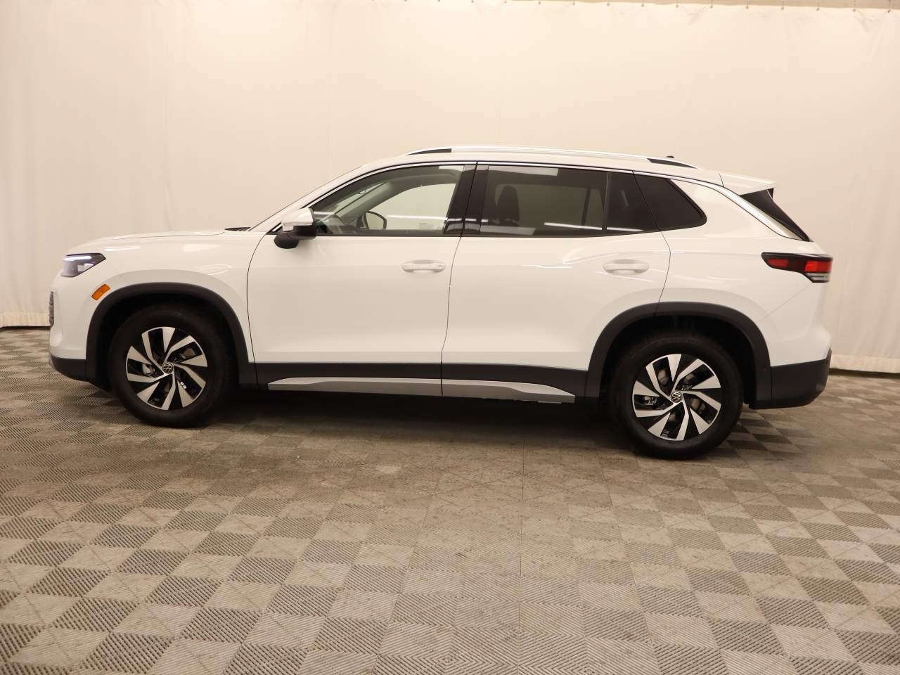 2026 Volkswagen Tiguan S photo 3