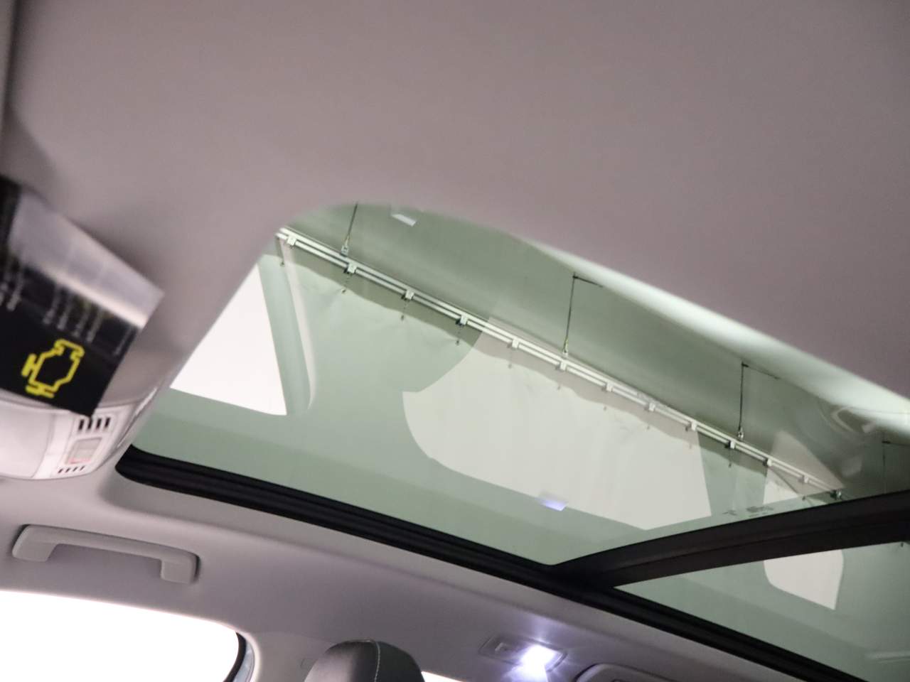 2025 Volkswagen Taos SE photo 2