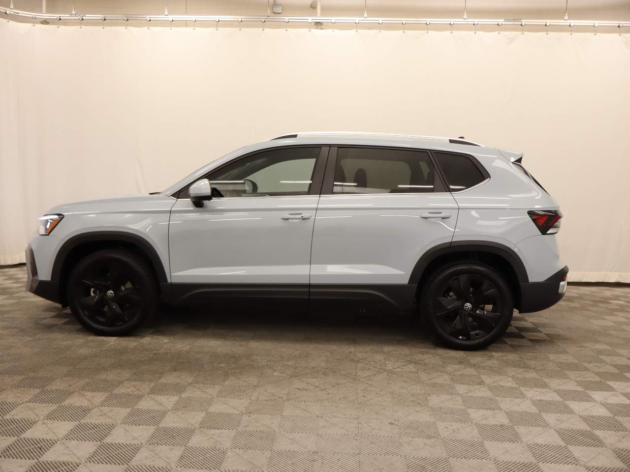 2025 Volkswagen Taos SE photo 2