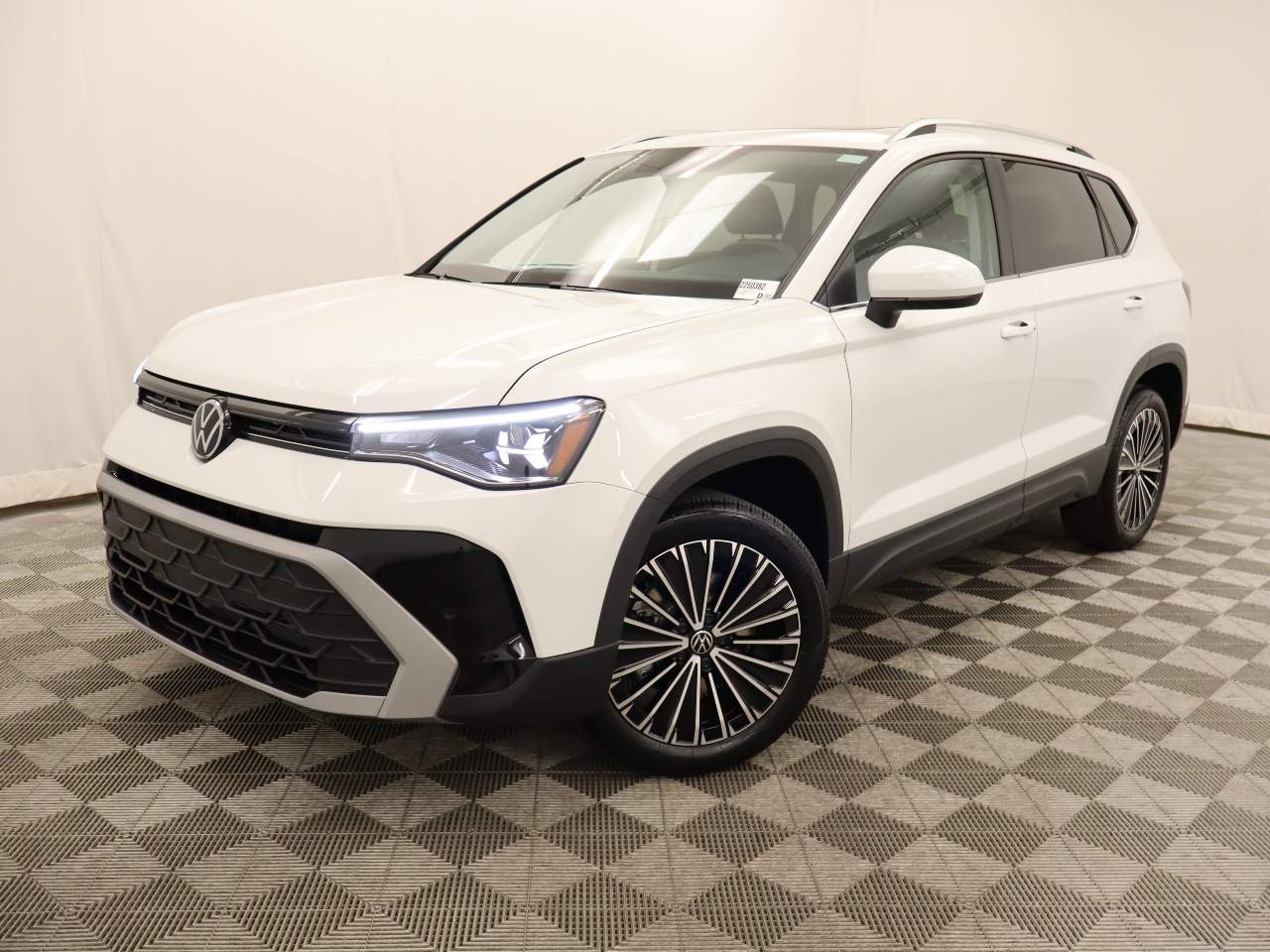 2025 Volkswagen Taos SE FWD