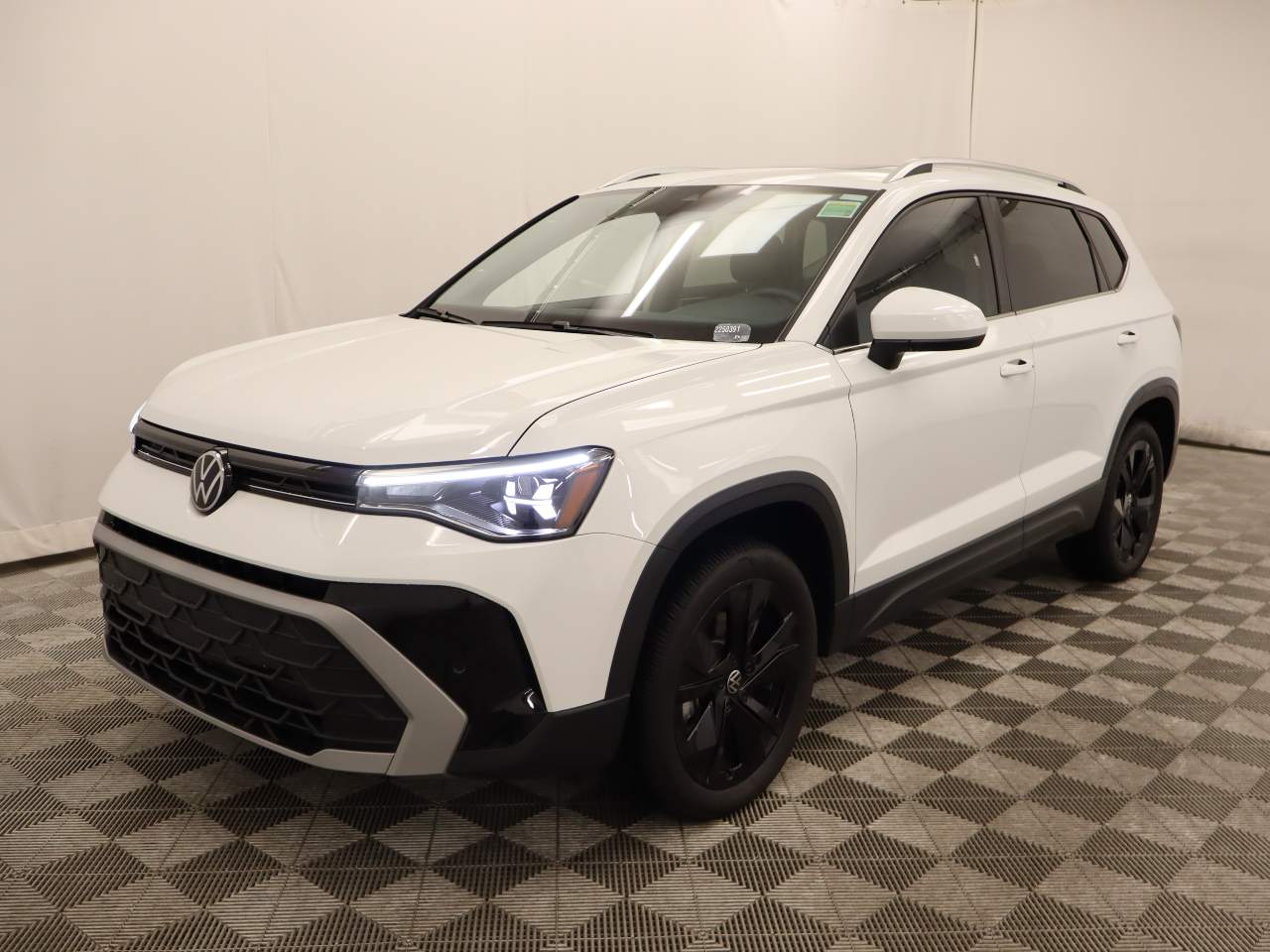 2025 Volkswagen Taos SE