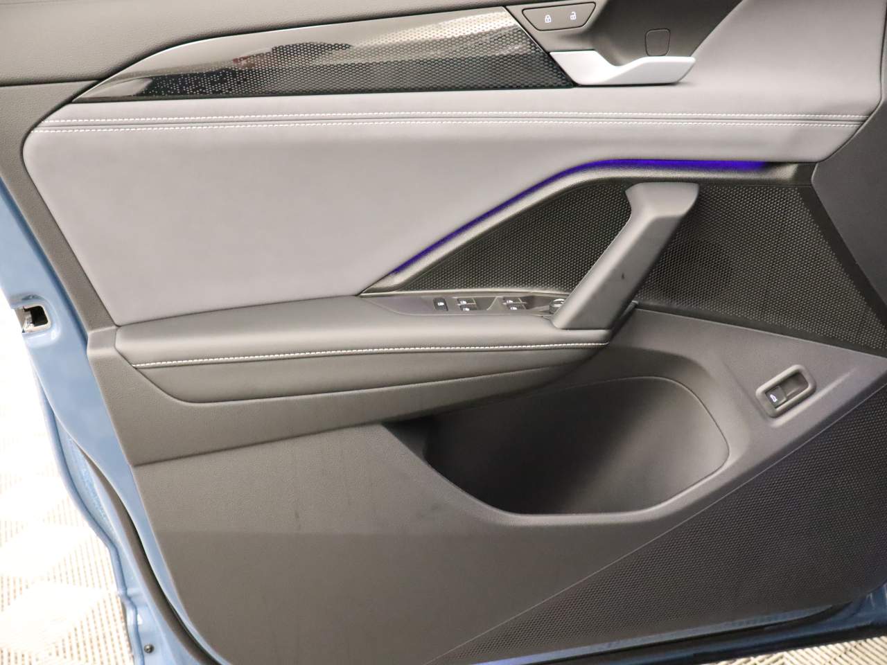 2026 Volkswagen Tiguan SE photo 2