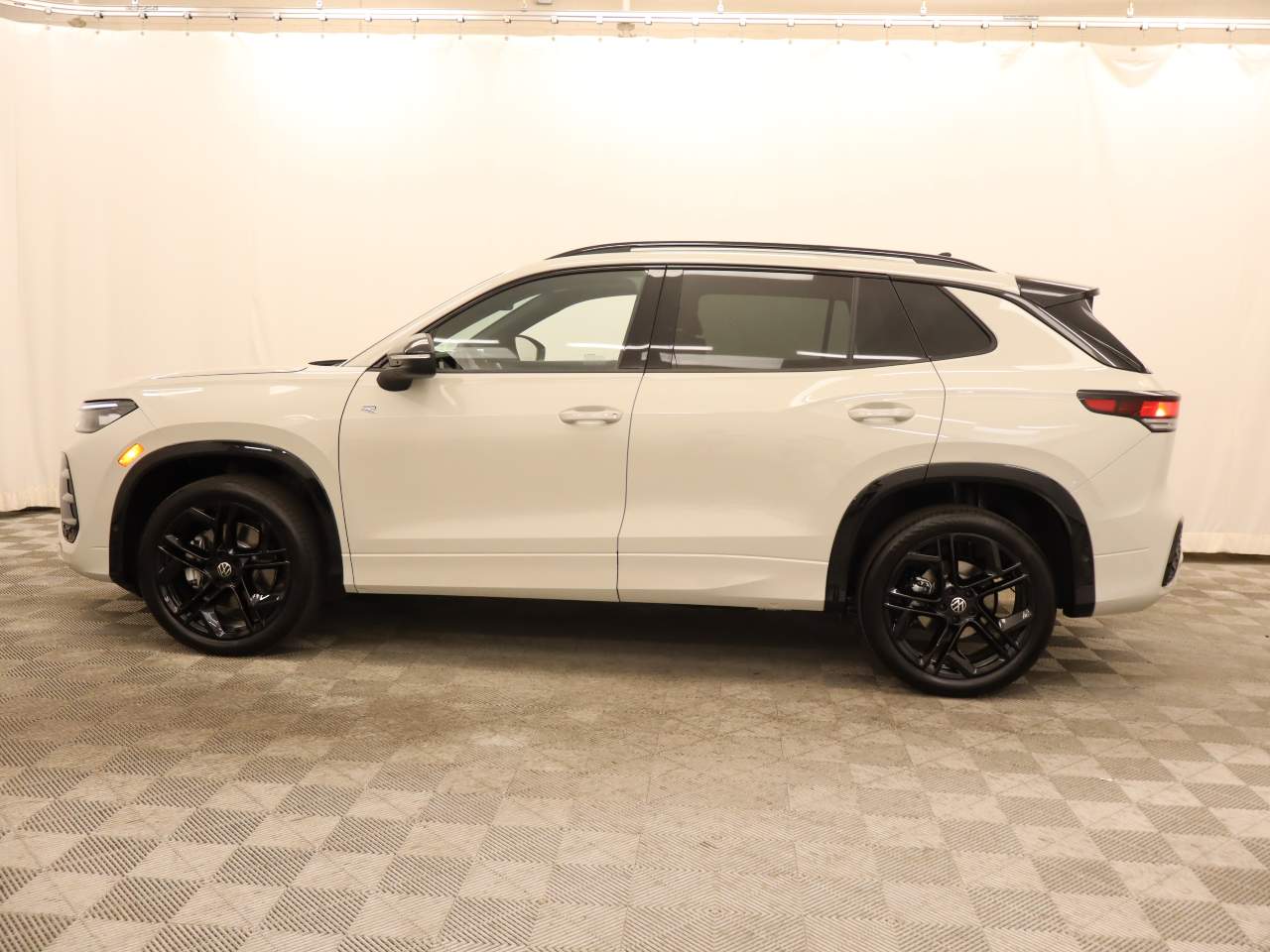 2026 Volkswagen Tiguan SE R-Line Black 4Motion