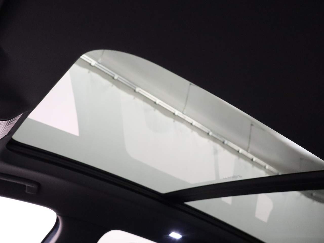 2025 Volkswagen Tiguan SE R-Line Black