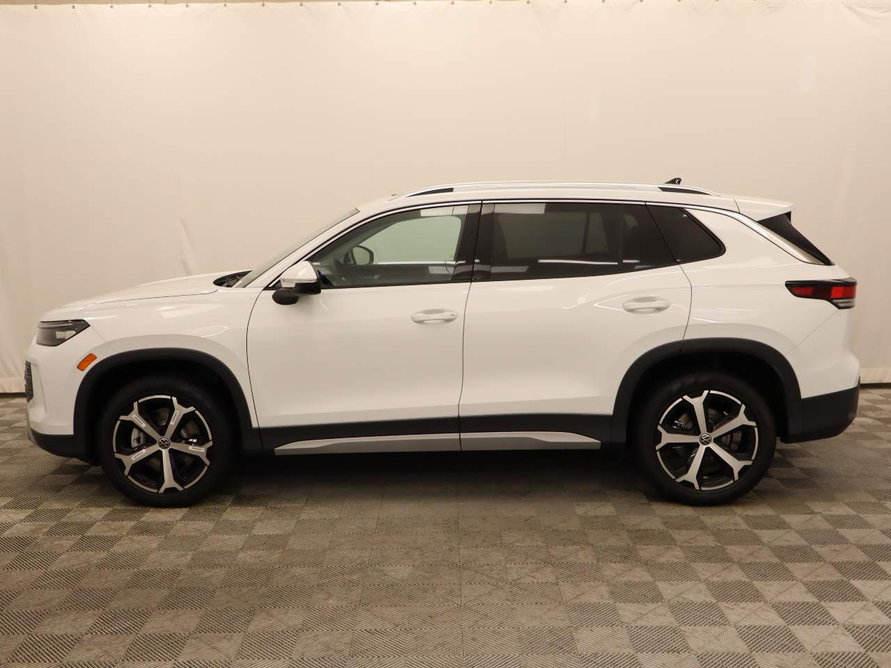 2025 Volkswagen Tiguan SE 4Motion