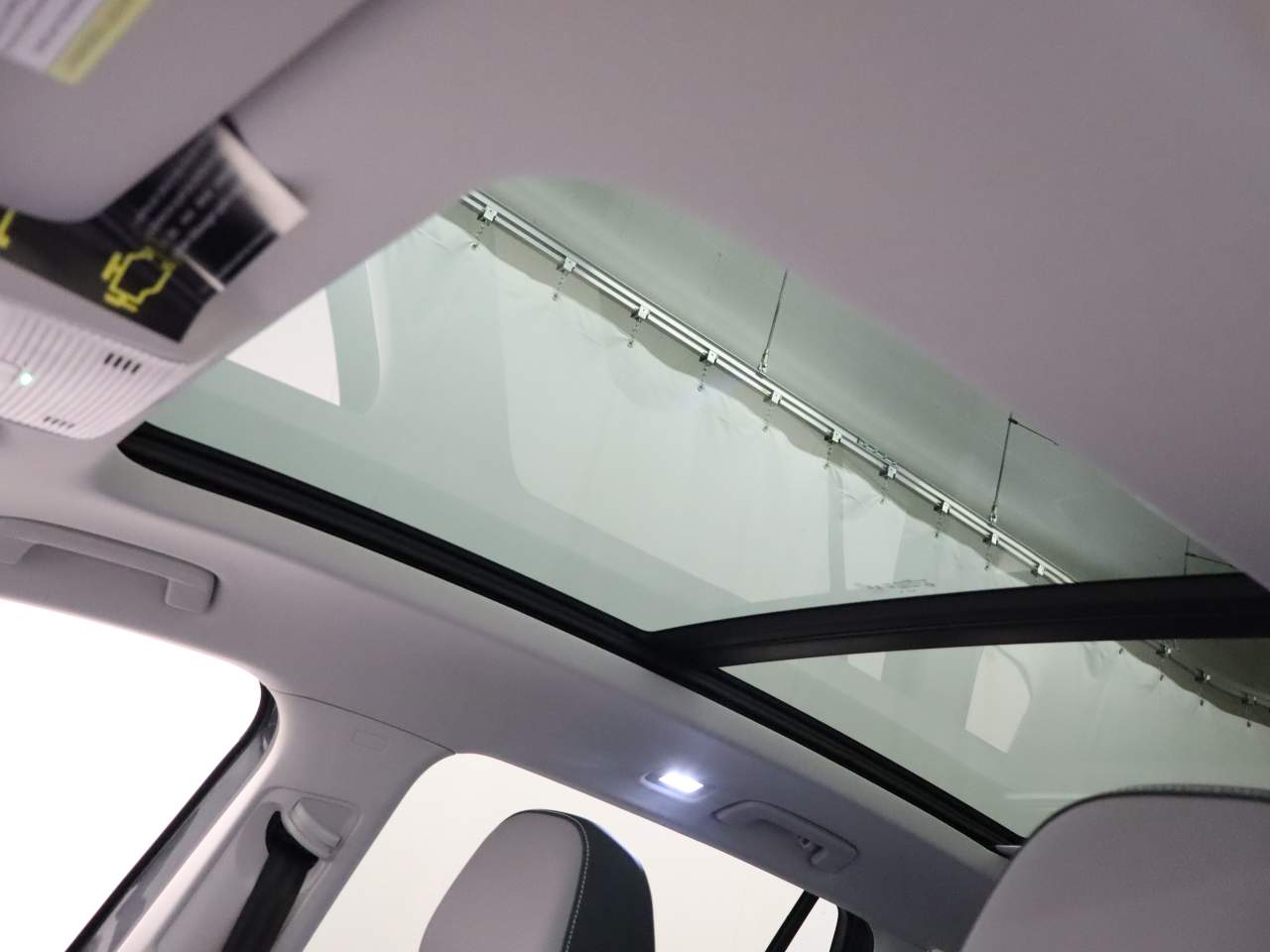 2025 Volkswagen Tiguan SE photo 2