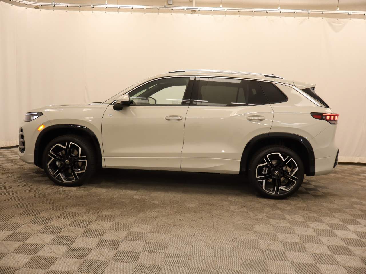 2026 Volkswagen Tiguan SEL R-Line Turbo 4Motion