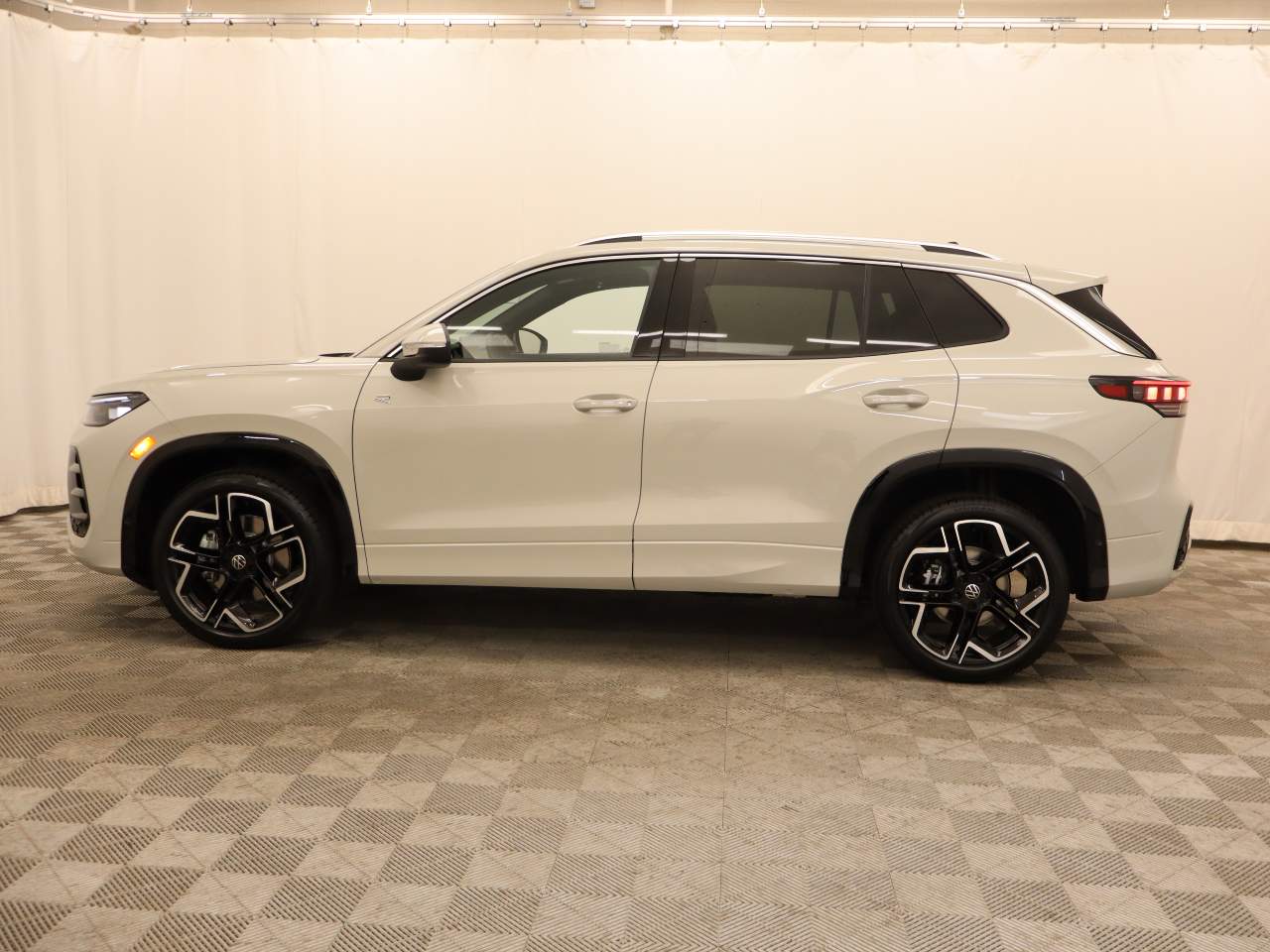 2026 Volkswagen Tiguan SEL R-Line Turbo 4Motion