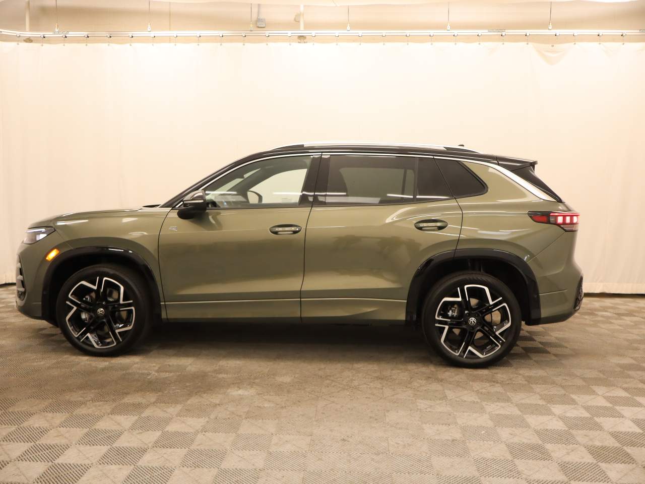 2026 Volkswagen Tiguan SEL R-Line Turbo 4Motion