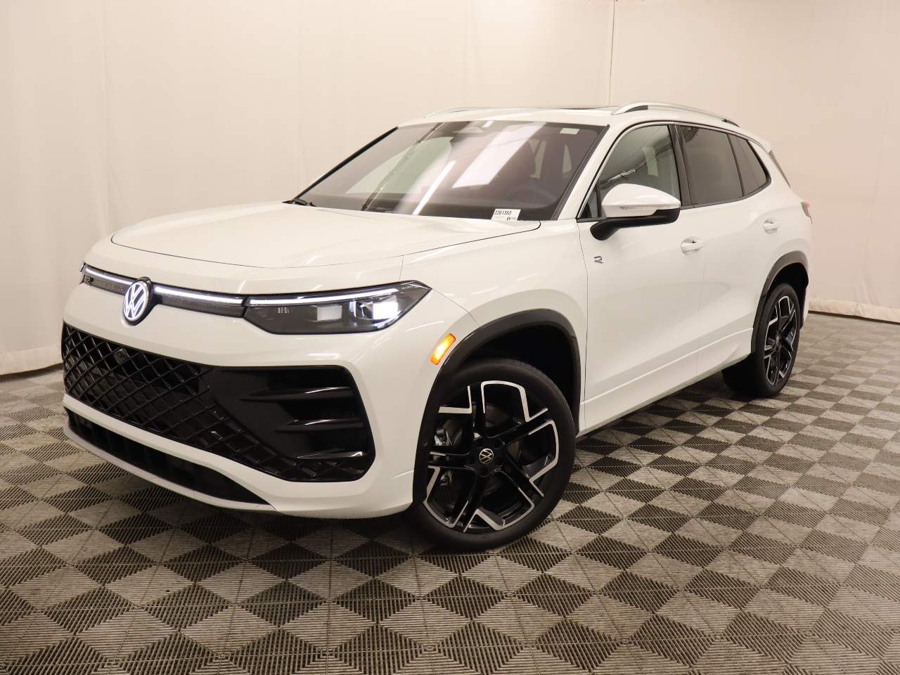 2026 Volkswagen Tiguan SEL R-Line Turbo 4Motion