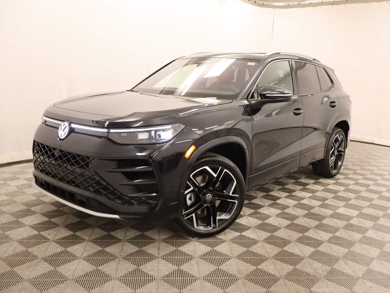 2026 Volkswagen Tiguan SEL R-Line Turbo 4Motion