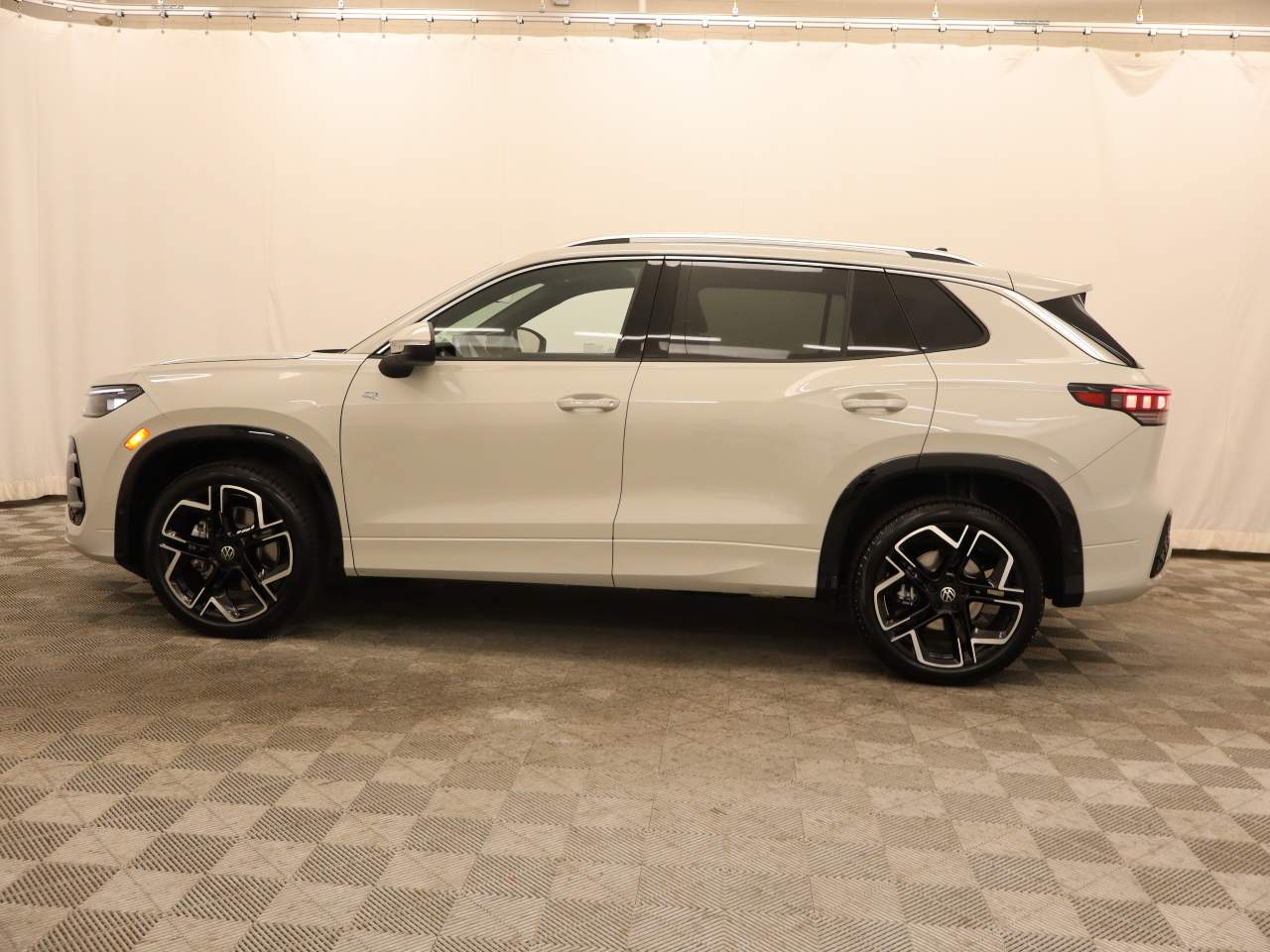 2026 Volkswagen Tiguan SEL R-Line Turbo 4Motion