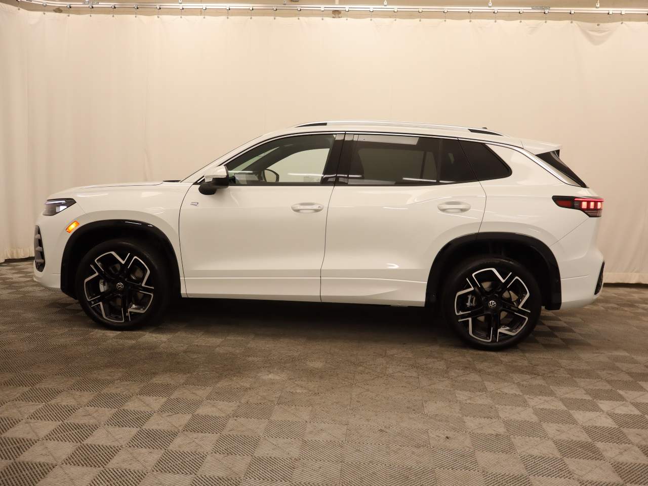2026 Volkswagen Tiguan SEL R-Line Turbo 4Motion