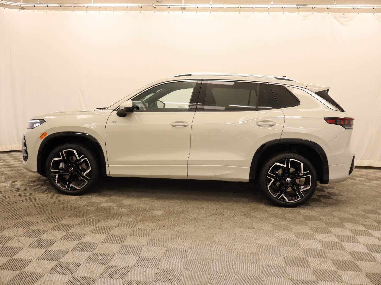 2026 Volkswagen Tiguan SEL R-Line Turbo 4Motion