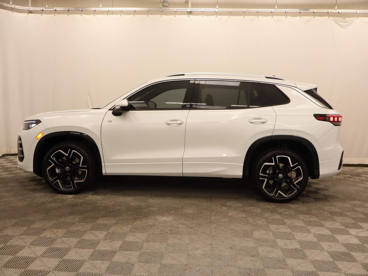 2026 Volkswagen Tiguan SEL R-Line Turbo 4Motion