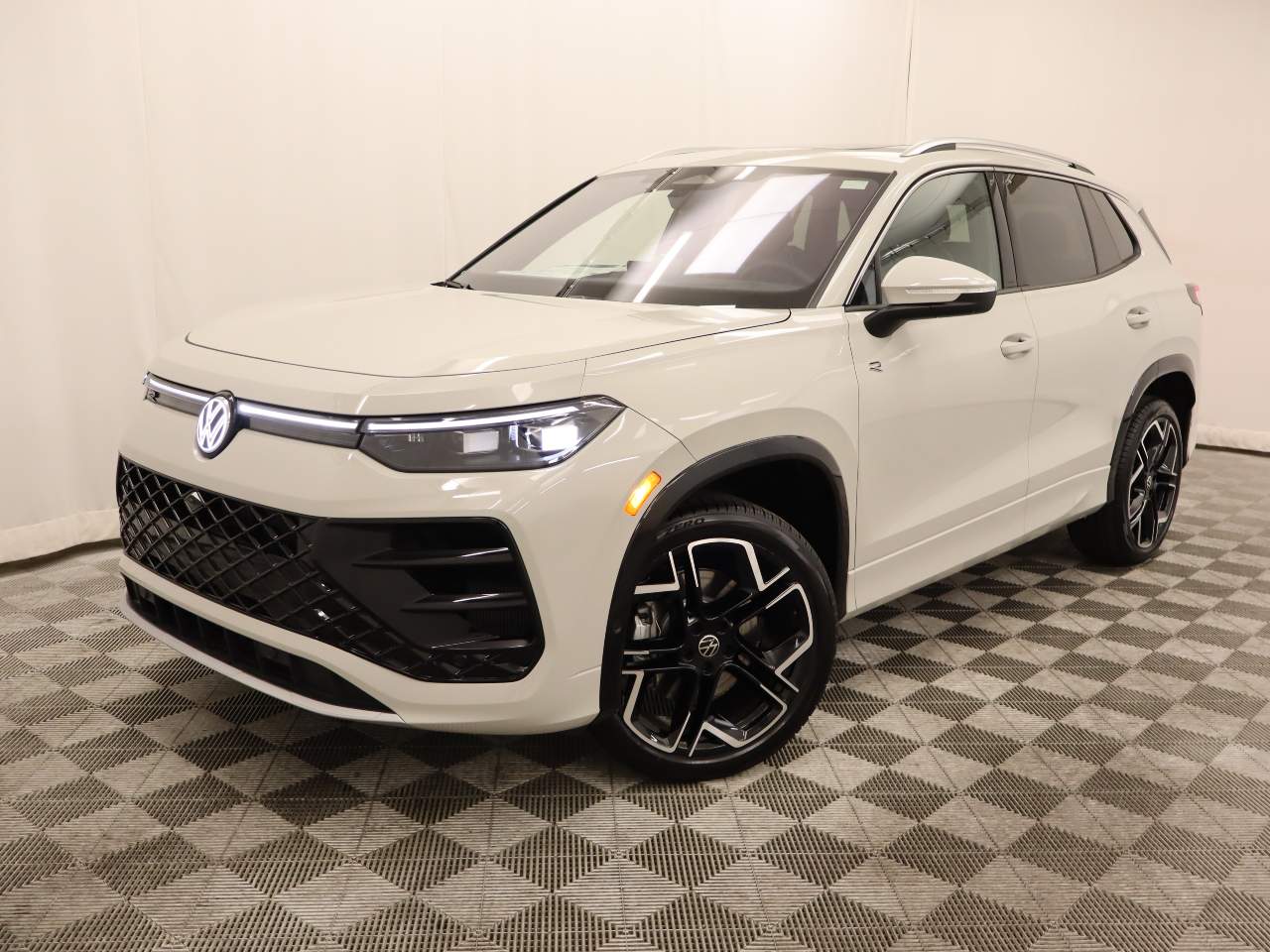2026 Volkswagen Tiguan SEL R-Line Turbo 4Motion
